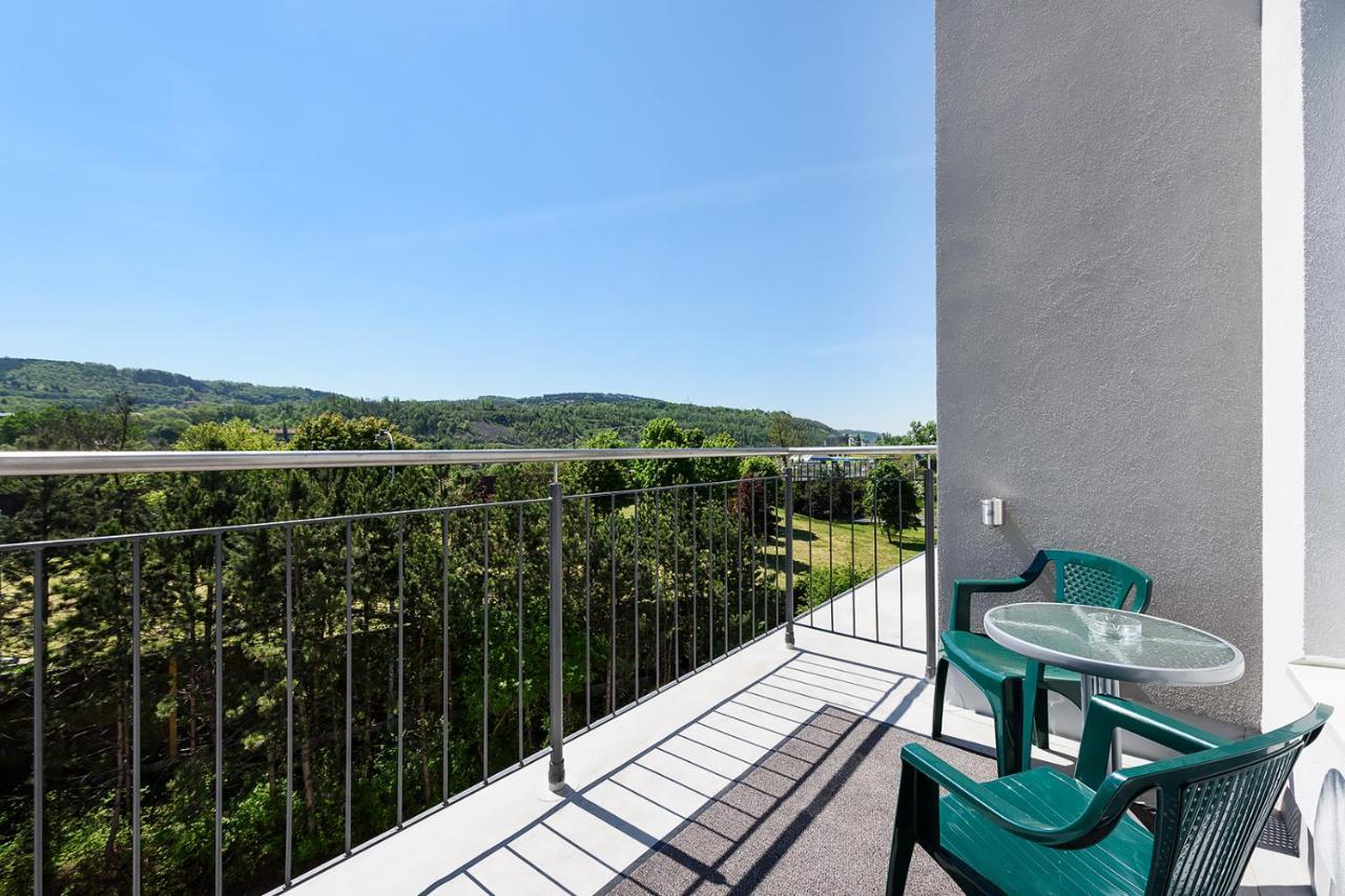 Hotel Alex Beroun  Buitenkant foto